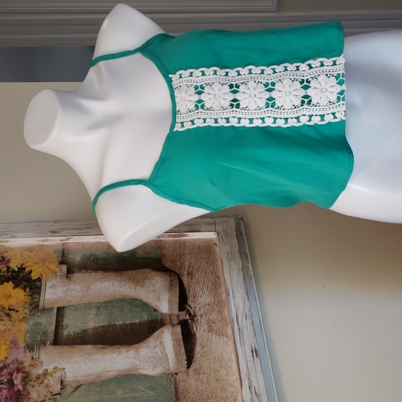 Joyce Crop Top - Picture 2 of 6